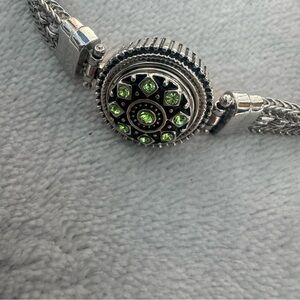 Ginger Snaps Petite Bracelet with Green Rhinestone Snap Charm –‎ Silver Tone